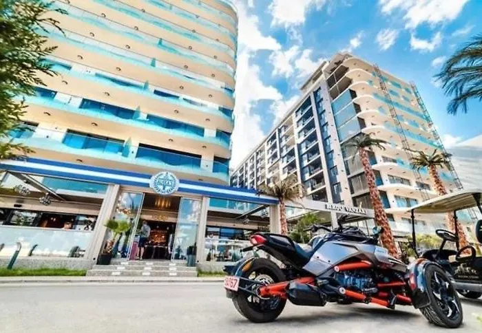 Sunrise By The Sea 아파트